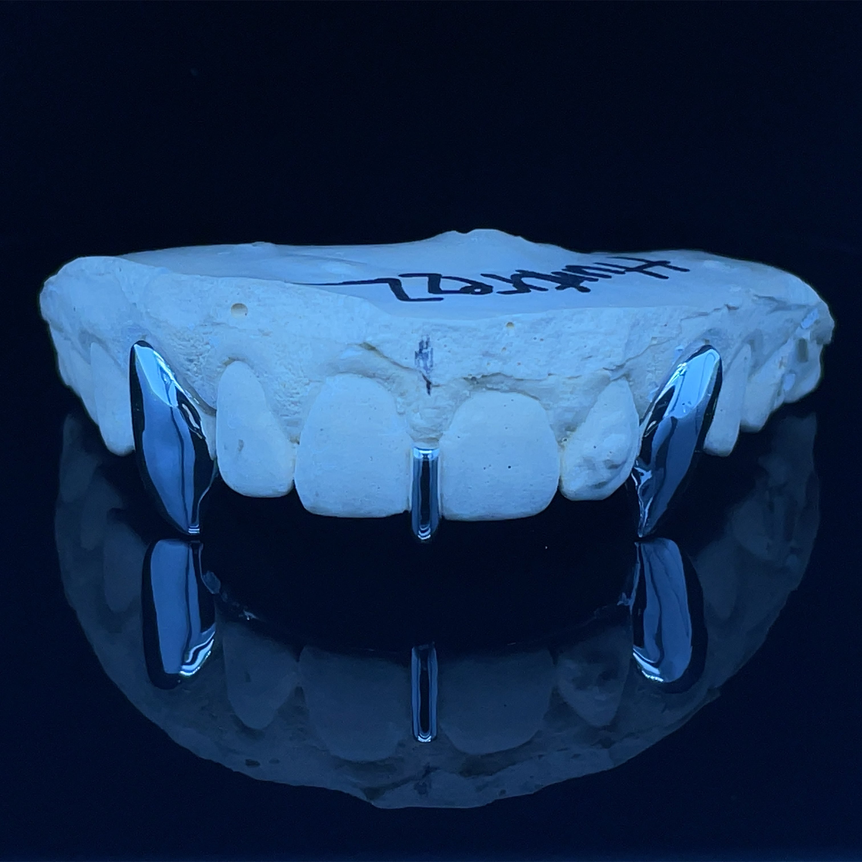 Gap N’ Fangs